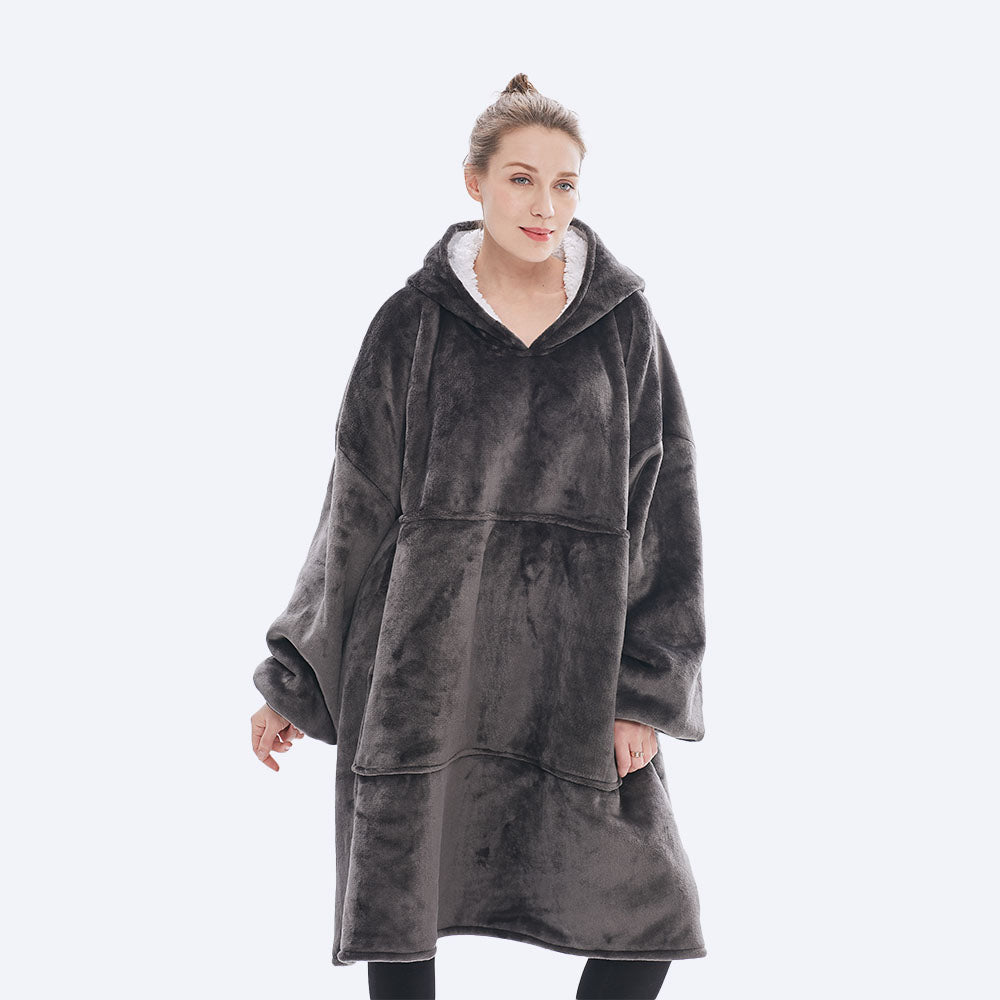 hugly-wearable-blanket-mountain-luxe-gra-4